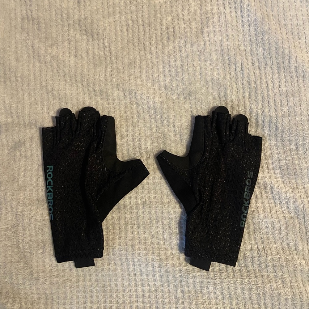 Biking gloves